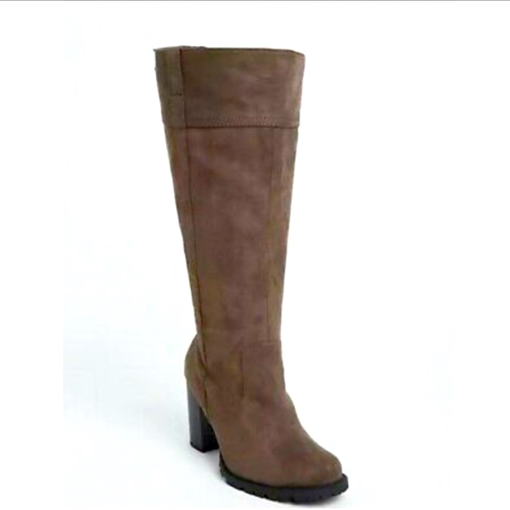 Torrid 9.5W Taupe Lug Sole High Knee Boots